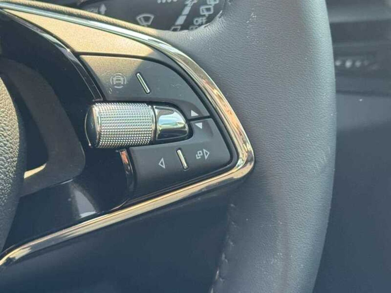 SKODA KAROQ 1.5 TSI SE L 5dr