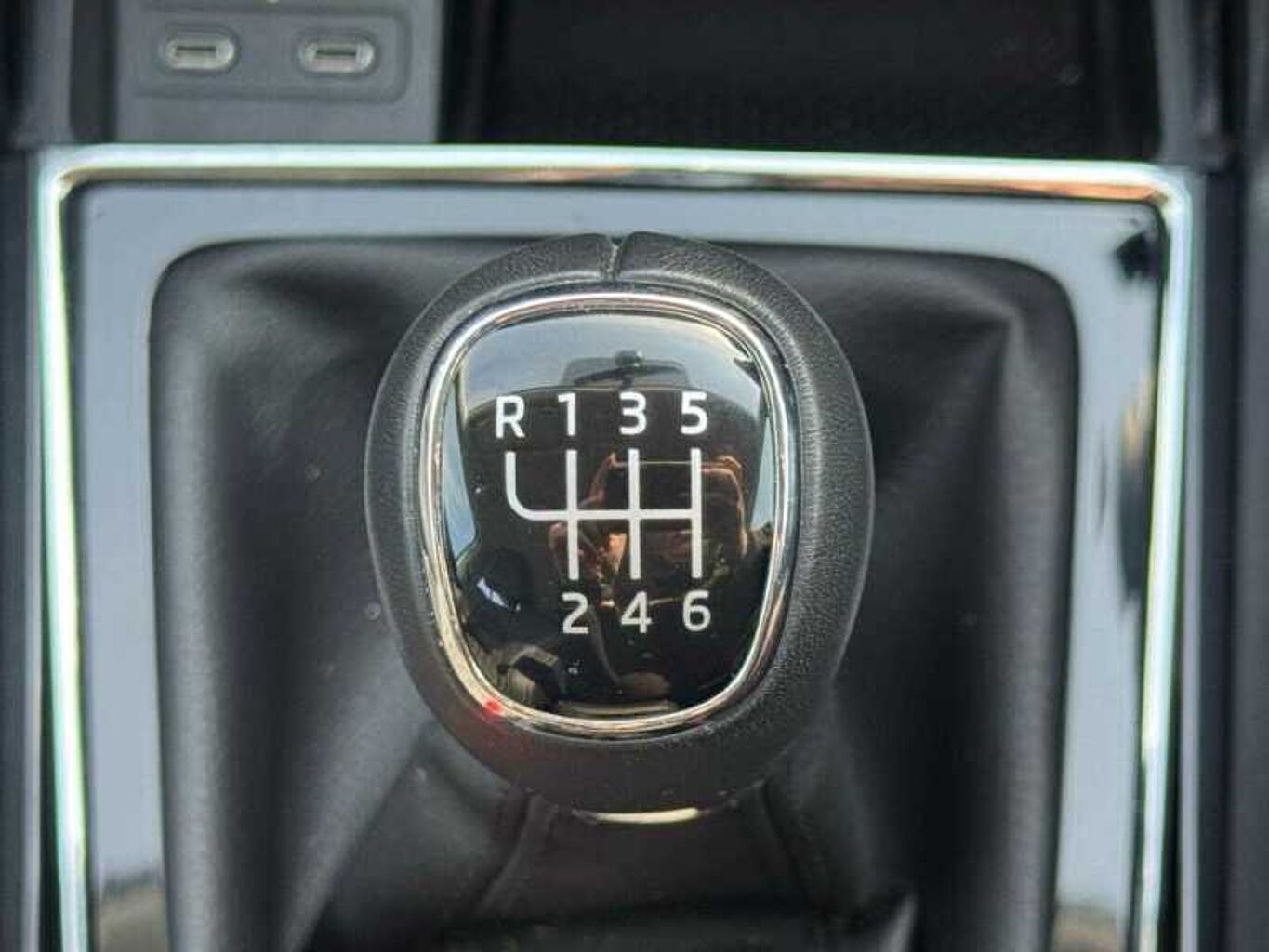 SKODA KAROQ 1.5 TSI SE L 5dr