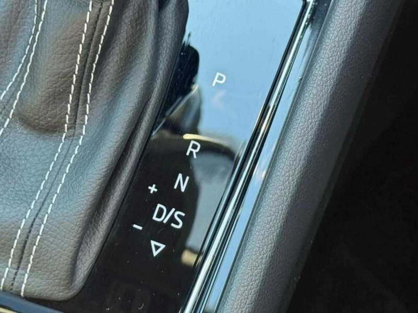 SKODA Karoq SUV 2.0 TSI (190ps) 4X4 SportLine DSG