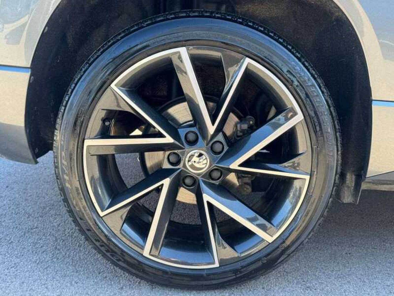 SKODA Karoq SUV 2.0 TSI (190ps) 4X4 SportLine DSG