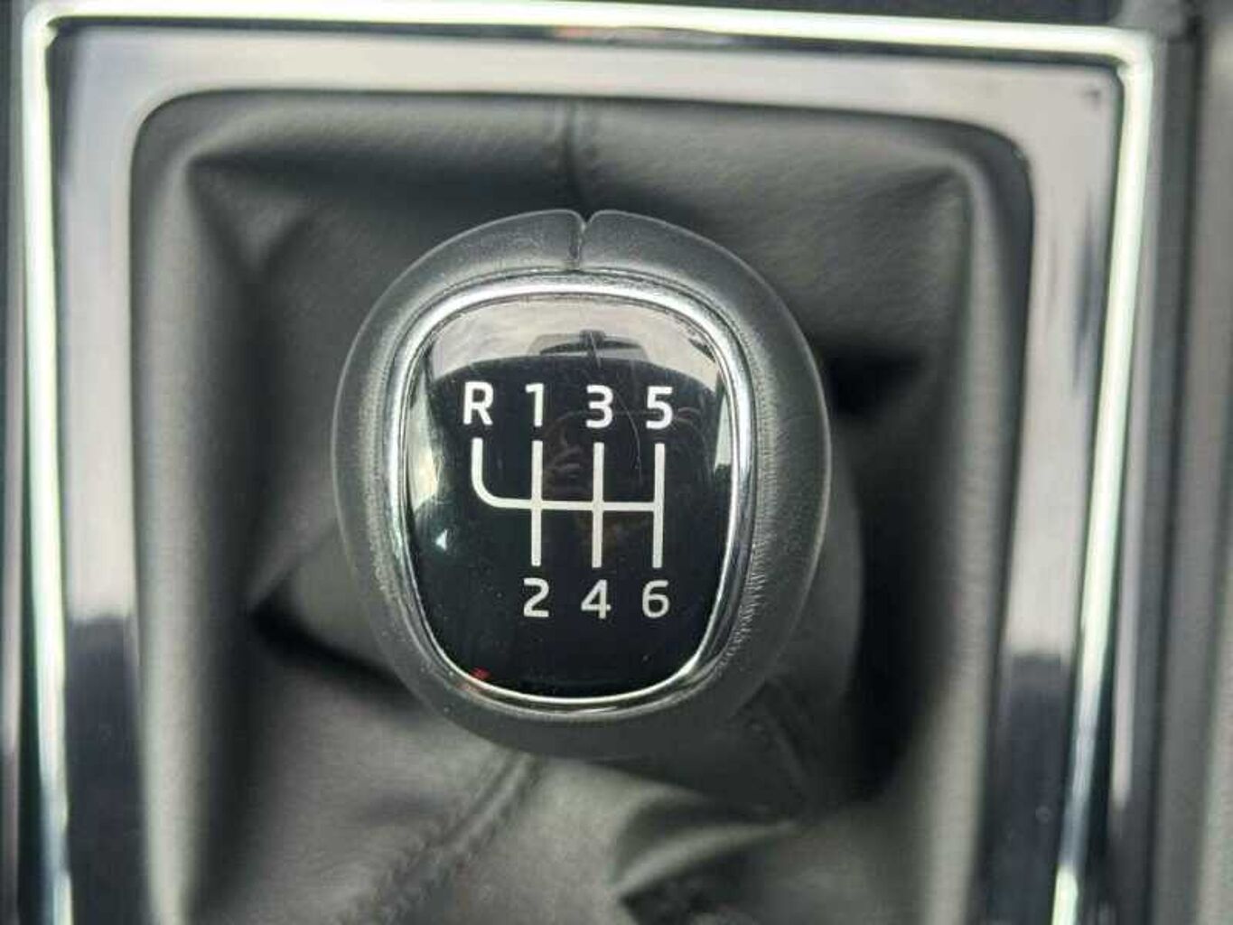 SKODA KAROQ 1.5 TSI SE L 5dr