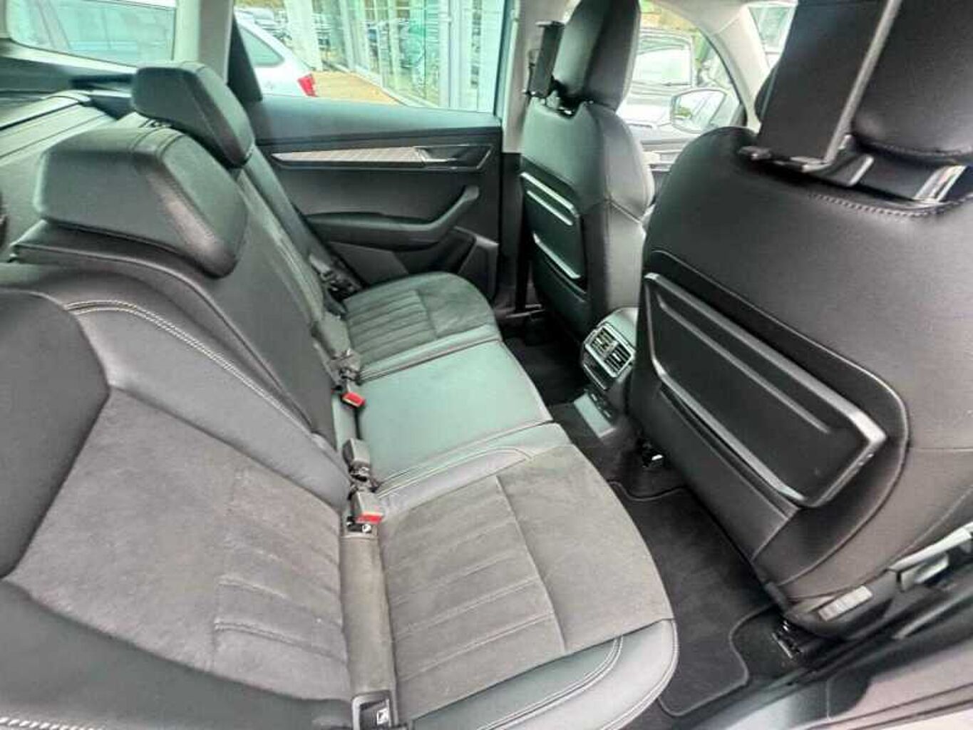 SKODA KAROQ 1.5 TSI SE L 5dr