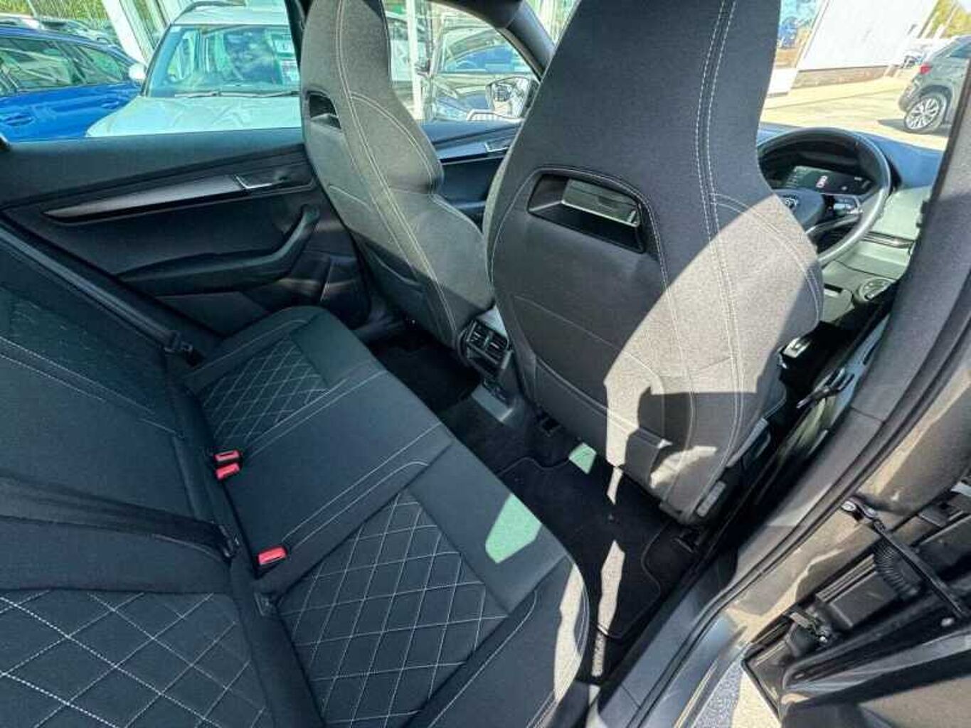 SKODA Karoq SUV 2.0 TSI (190ps) 4X4 SportLine DSG